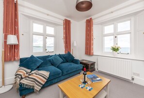 Fernseher, Kamin, DVD-Player, Stereoanlage