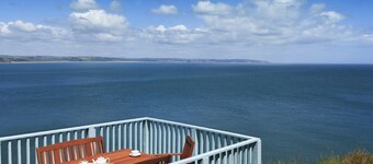 Dieses freistehende Ferienhaus für sechs Personen liegt an der Steilküste und bietet einen Blick über die Start Bay.