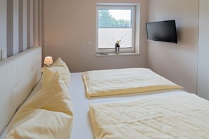 1 bedroom, travel cot, free WiFi