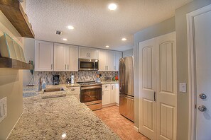 Fridge, microwave, oven, stovetop - Ocean Village Club, Beautiful & Comfortable newly remodeled 2/2, G23 (St Augustine)