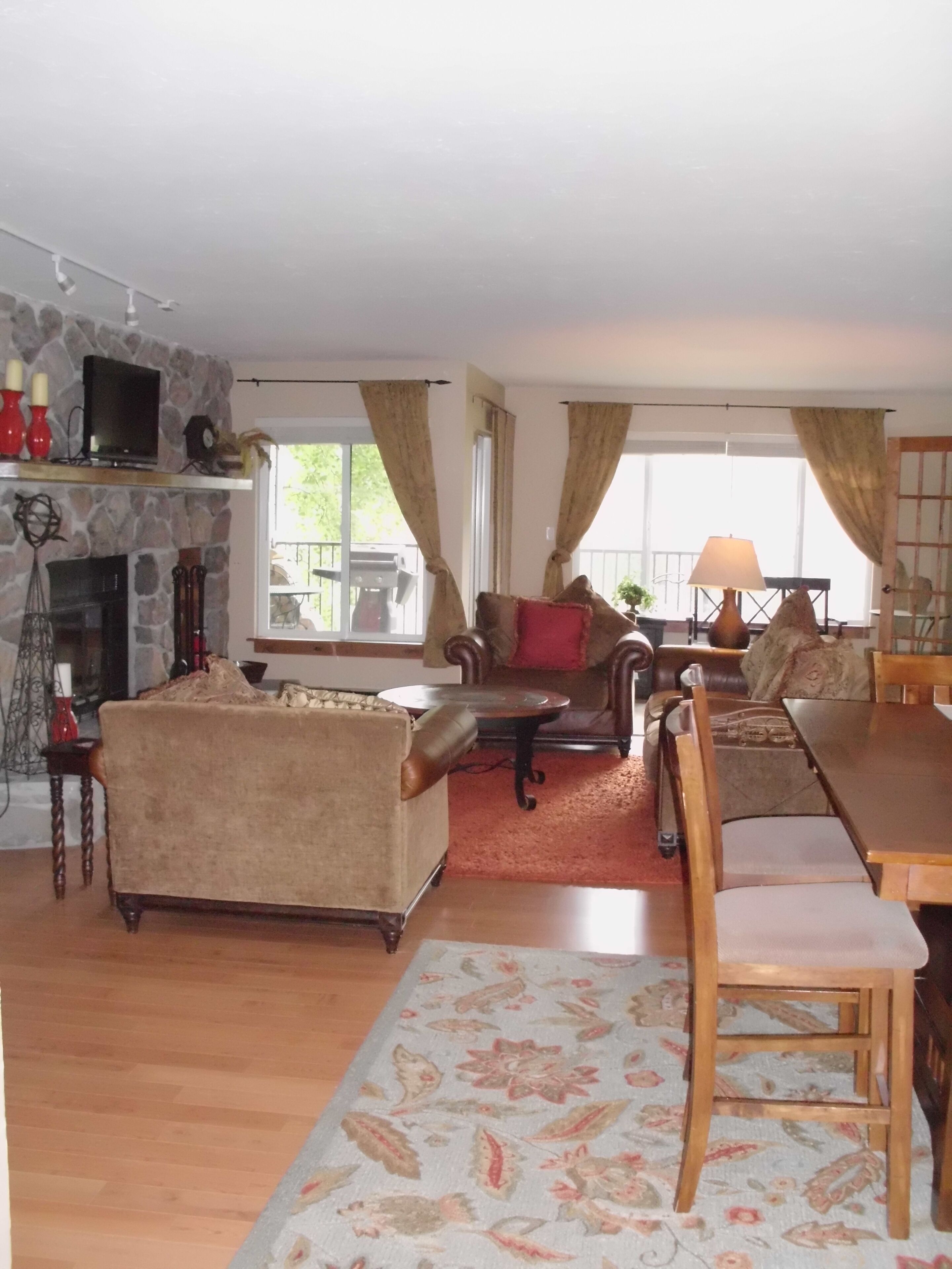 Smart-TV, Kamin, Videospiele, DVD-Player