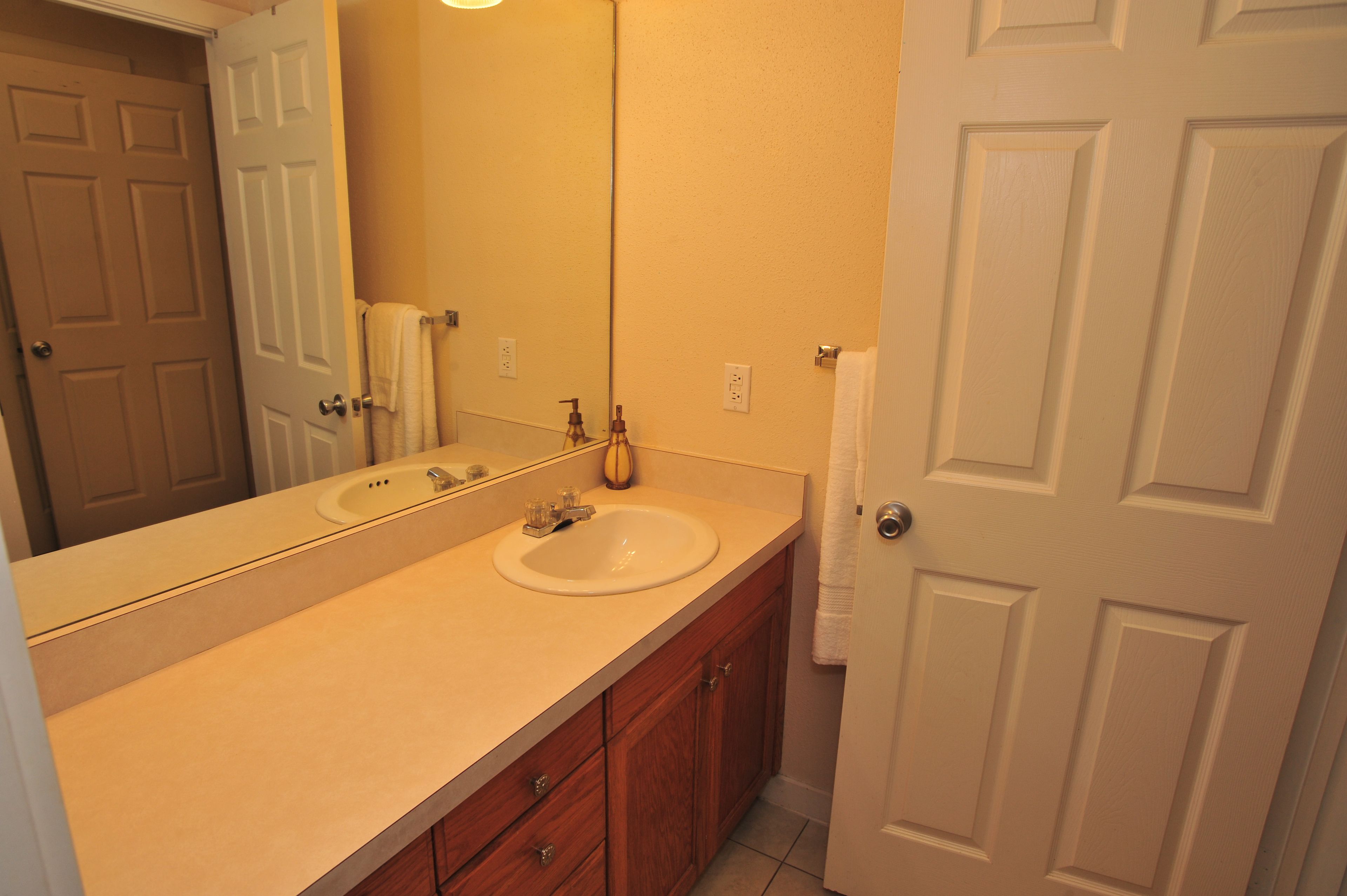 standard suite, multiple beds, non smoking (hill country suite) | bathroom sink