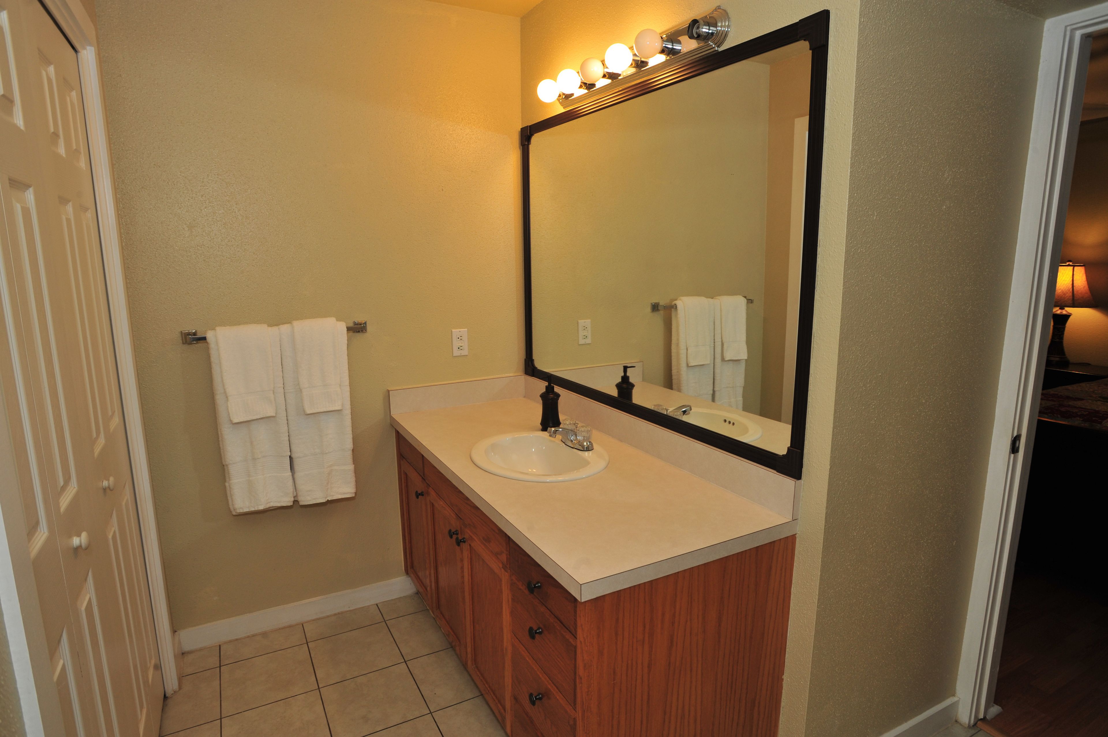standard suite, multiple beds, non smoking (lone star suite) | bathroom sink