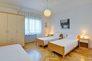 2 bedrooms, desk, free WiFi, bed sheets