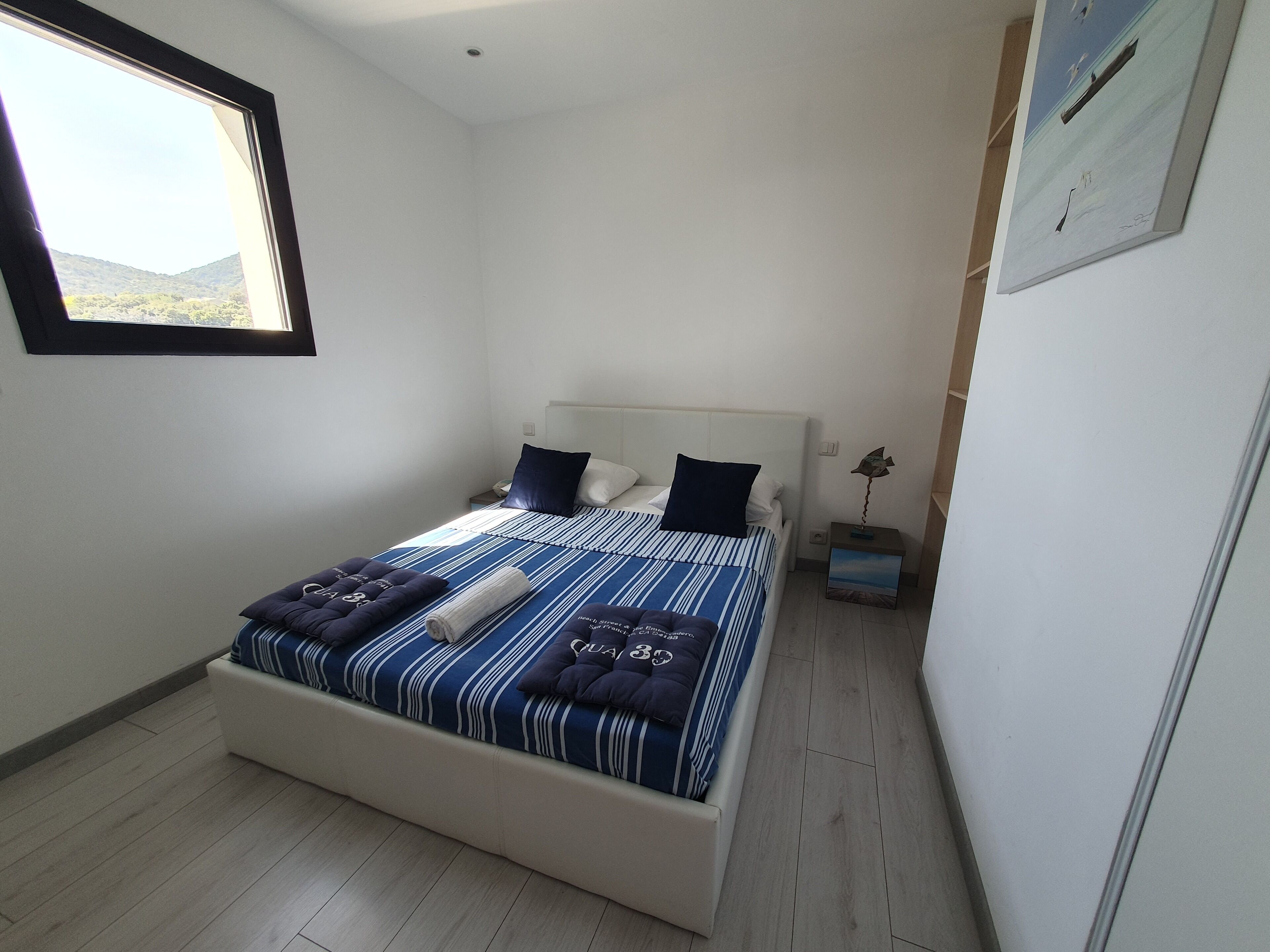 2 dormitorios, tabla de planchar con plancha, wifi gratis y ropa de cama