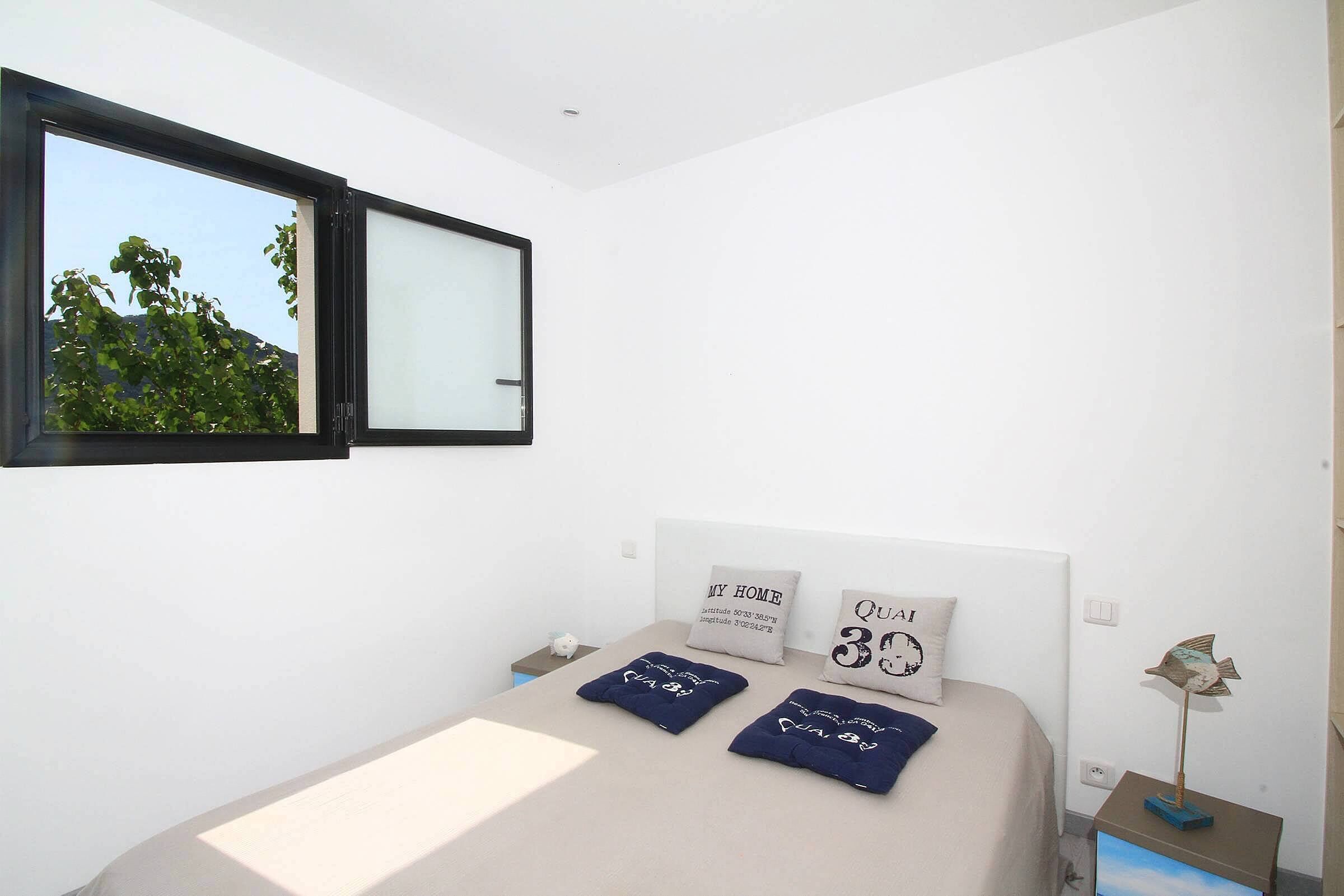 2 slaapkamers, een strijkplank/strijkijzer, gratis wifi, beddengoed