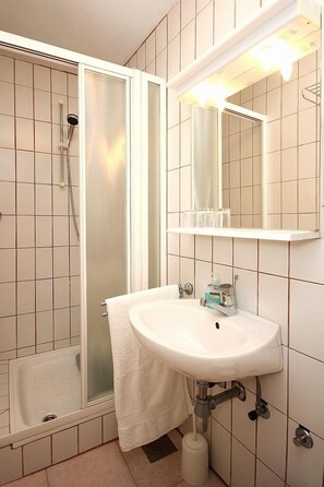 Shower, towels