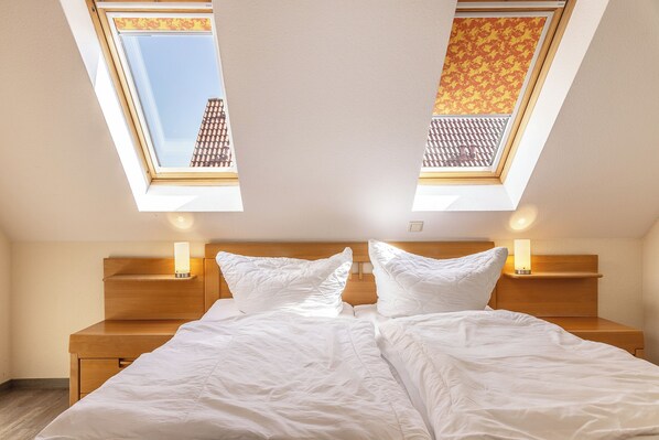 2 Schlafzimmer, Bügeleisen/Bügelbrett