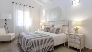 3 slaapkamers, een strijkplank/strijkijzer, internet, beddengoed