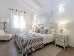 3 bedrooms, iron/ironing board, Internet, bed sheets