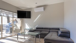 TV, DVD player - Casa STONE World Famous Ventanas Residences (los cabo)