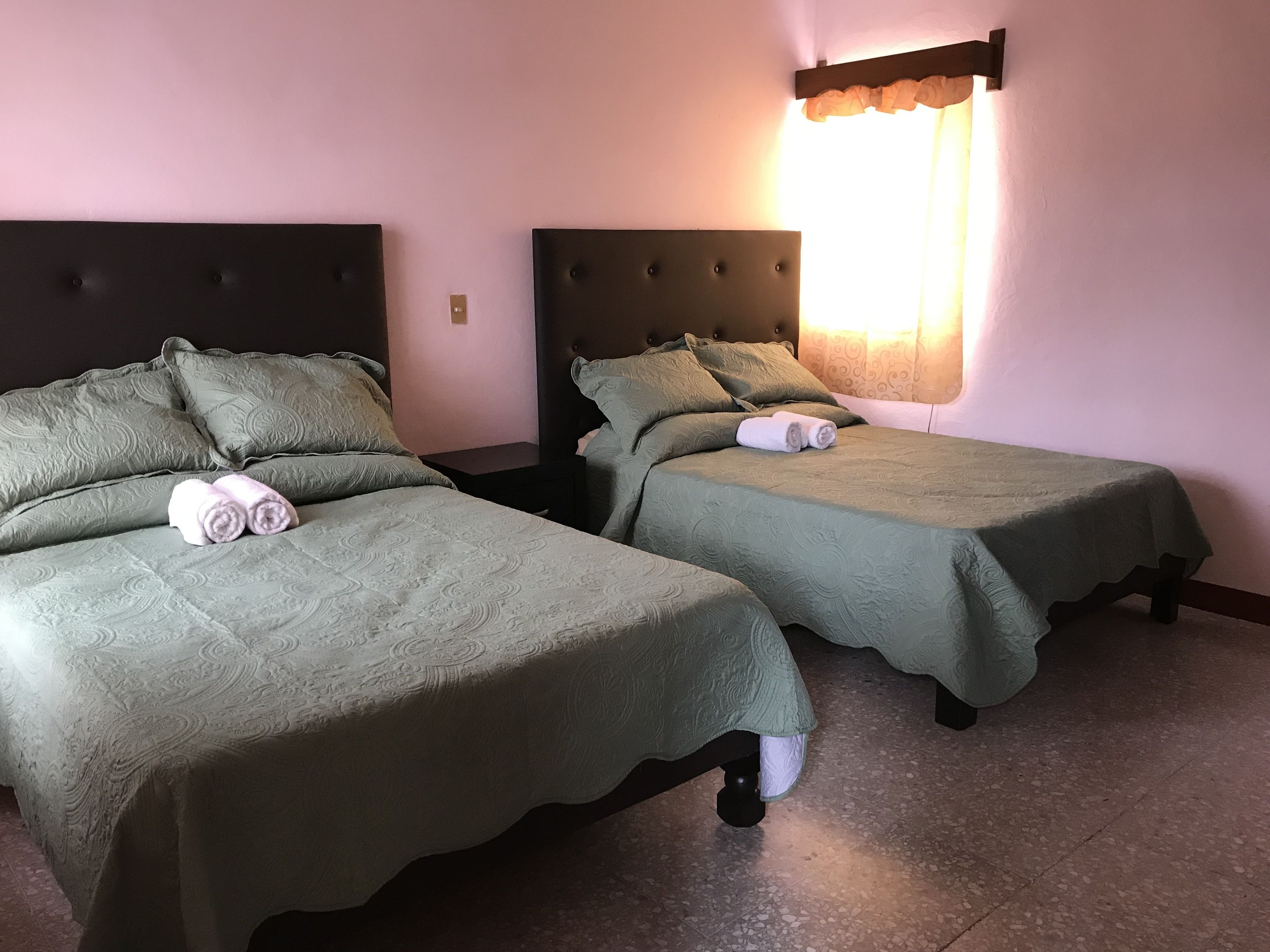 4 Schlafzimmer, individuell dekoriert, laptopgeeigneter Arbeitsplatz