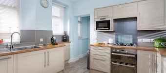 Argus Cottage se encuentra en el sitio Pendeen Lighthouse, en un promontorio de granito majestuoso para 3 personas.