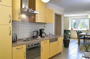 KĂŒhlschrank, Herdplatte, GeschirrspĂŒler