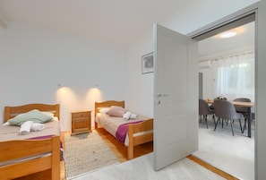 2 habitaciones, escritorio, wifi gratis y ropa de cama