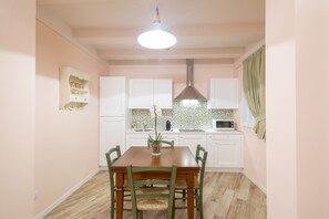 Dining - The Residence of Pleasures Lost - Rosa (Lastra a Signa)