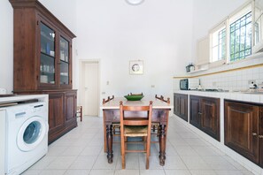 Kühlschrank, Ofen, Herdplatte, Geschirrspüler