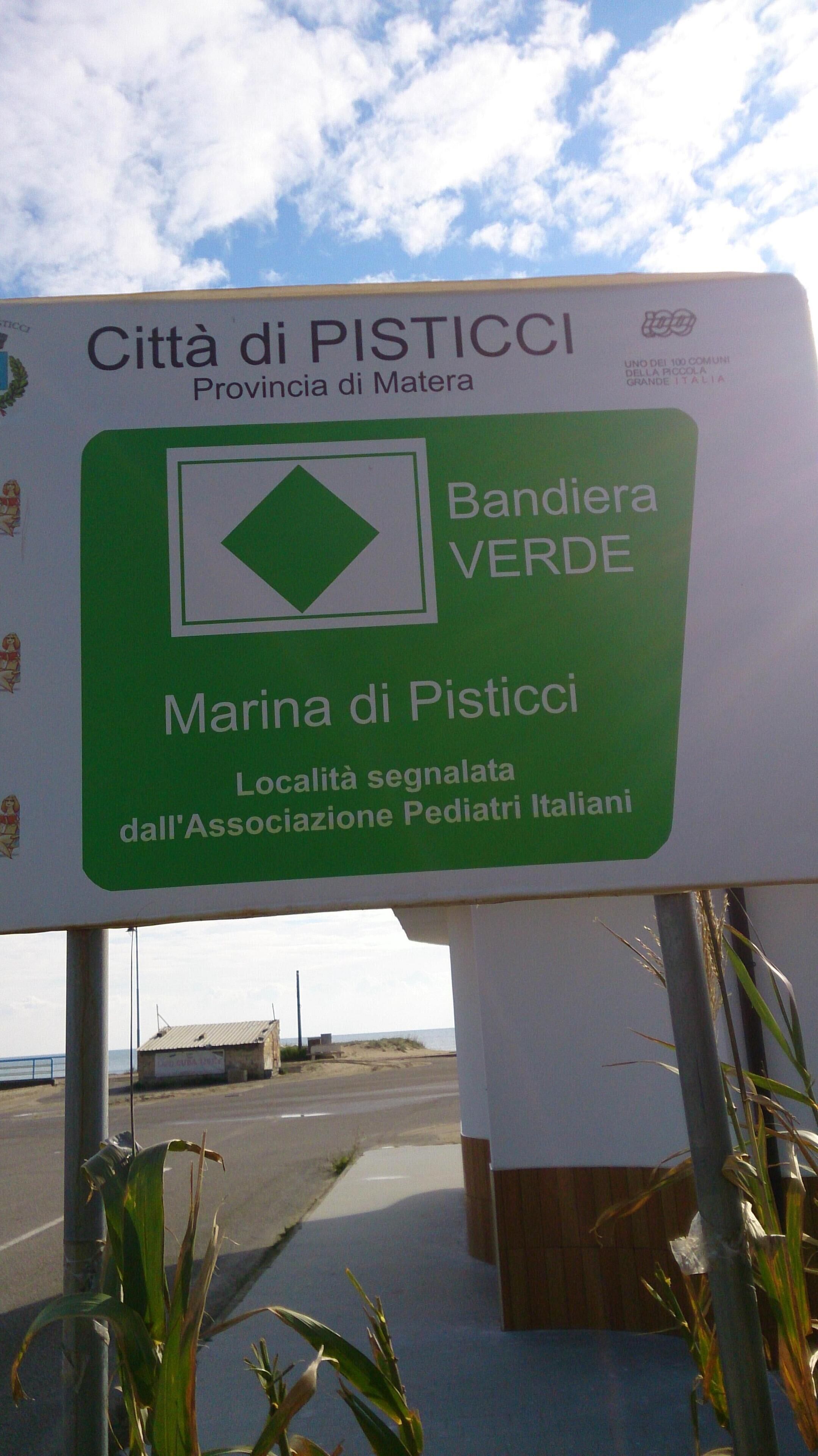 A sign for Città di PISTICCI with a green diamond symbol, indicating a location marked by the Italian Pediatric Association.