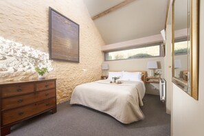 2 عدّة غرف نوم ومكواة/لوح كي وسرير سفر وواي فاي