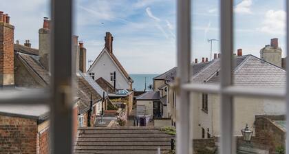 Cosy coastal retreat - 148 Middle Street