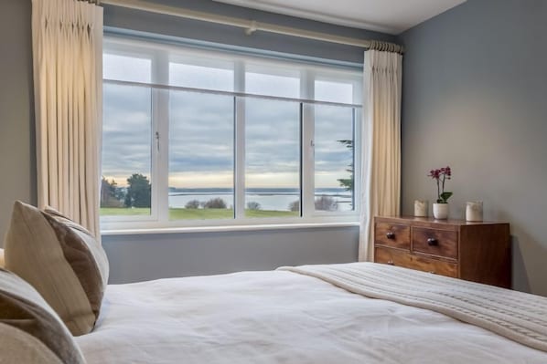 1 bedroom, internet, bed sheets