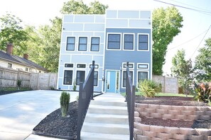 Exterior - NEW "The High-Rise- in Downtown Durham near Duke (Durham)