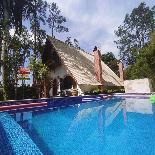 Outdoor pool - Disconnect from SP and relax! (Pedro de Toledo)