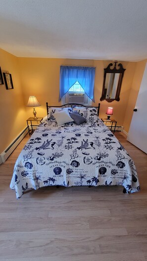 3 bedrooms, iron/ironing board, free WiFi, bed sheets - Family Summer Cottage, 0.1 mile from
private beach (East Lyme)