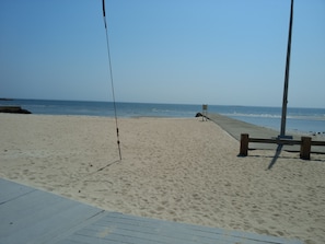 Beach - Family Summer Cottage, 0.1 mile from
private beach (East Lyme)