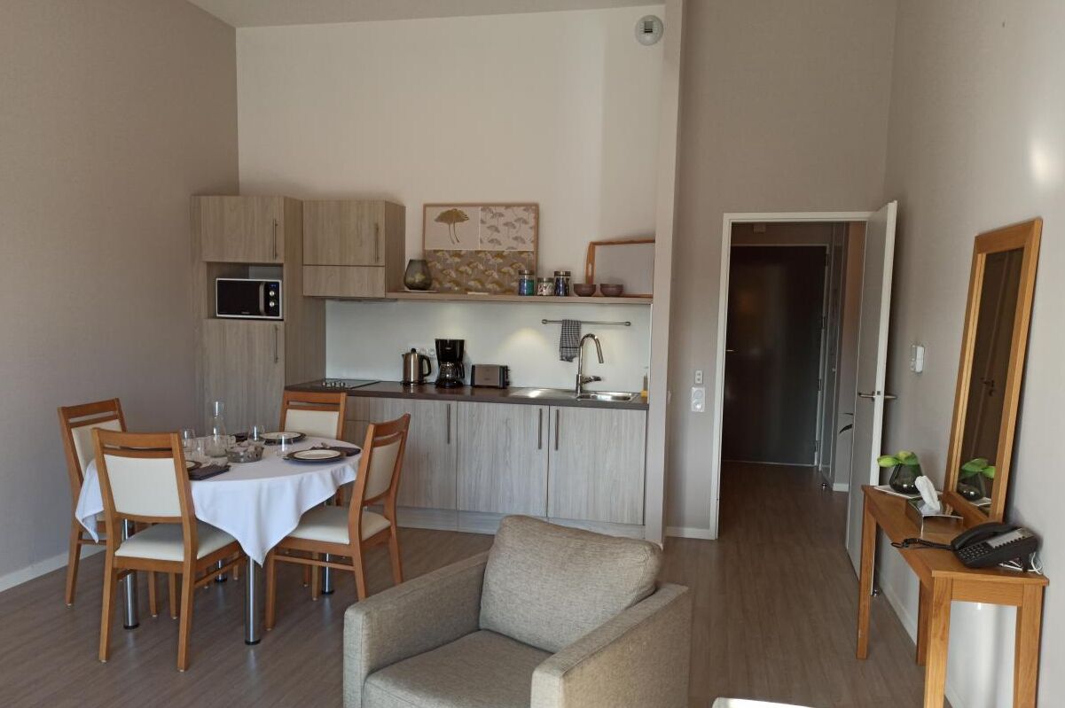 house, accessible, ensuite | private kitchen