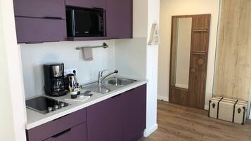 Estudio básico, con acceso para personas discapacitadas, baño en la habitación (Studio) | Cocina privada