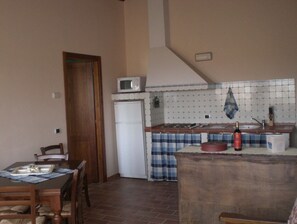 Private kitchen - Entire villa for 24 people with wonderful swimming pool (La Serra)