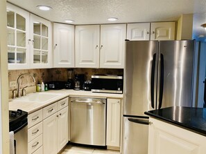 Fridge, microwave, oven, stovetop - STEPS TO THE BEACH AND GATED POOL! - Dog Friendly - Centrally Located (Jacksonville)