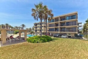 Exterior - STEPS TO THE BEACH AND GATED POOL! - Dog Friendly - Centrally Located (Jacksonville)