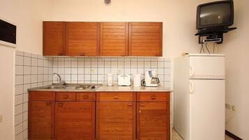 Frigorifero, piano cottura, macchina per tè/caffè