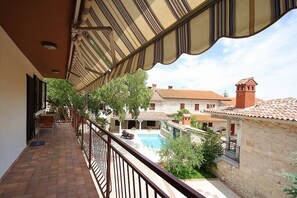 Property grounds - Apartment with pool and pets are also allowed (Krnica)