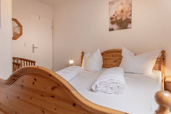 2 bedrooms, free WiFi - Bright and domesticated: The duplex apartment with its ca. (Carolinensiel)