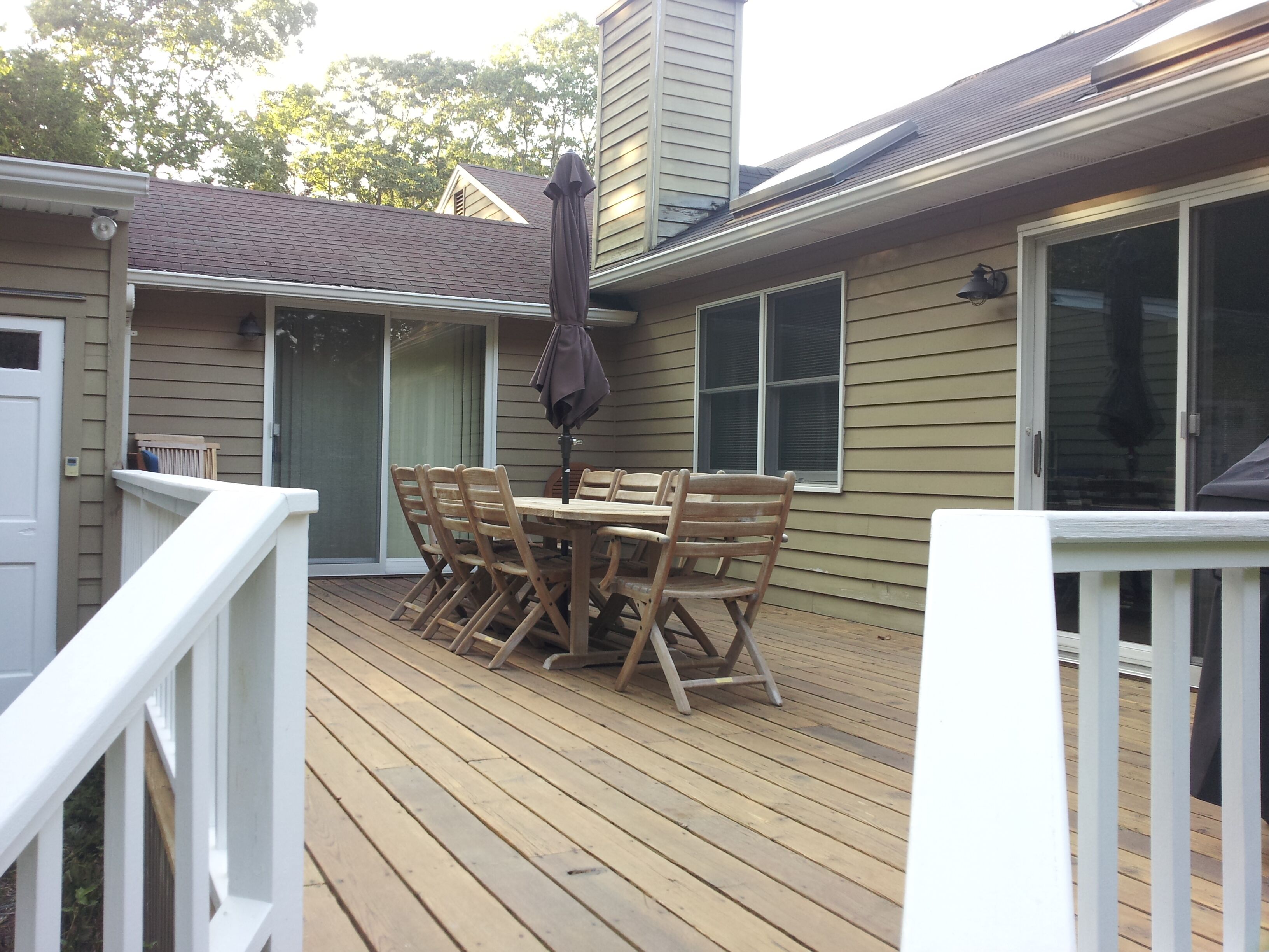 Pristine East Hampton Getaway! Walk to Private Beach! Huge Outdoor Shower!
