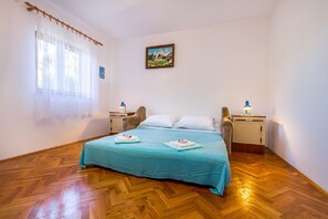 4 chambres, bureau, Wi-Fi gratuit, draps fournis
