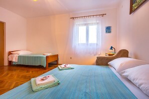 4 slaapkamers, een bureau, gratis wifi, beddengoed