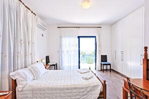 3 bedrooms, iron/ironing board, Internet, bed sheets