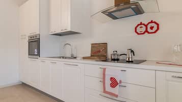 Réfrigérateur, four, plaque de cuisson, lave-vaisselle