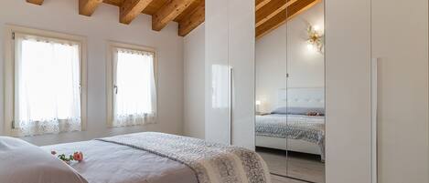 2 Schlafzimmer, Schreibtisch, Bügeleisen/Bügelbrett, kostenloses WLAN