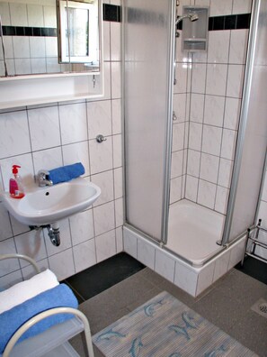 Douche, serviettes fournies
