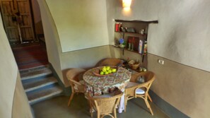 Dining - Charm, authenticity and cosiness in rural silence (Sassi)