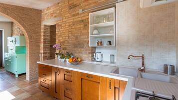 Fridge, oven, dishwasher, toaster