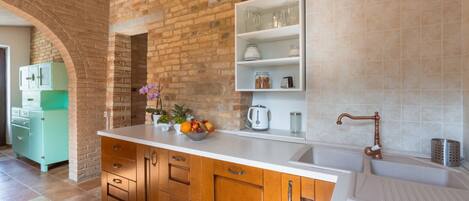 Réfrigérateur, four, lave-vaisselle, grille-pain