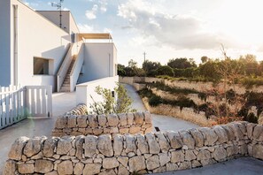 Property grounds - Large villa with pool near Syracuse for vacation rental (Avola)