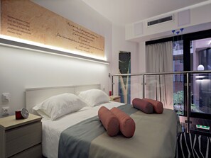 Caja fuerte, tabla de planchar con plancha, wifi gratis