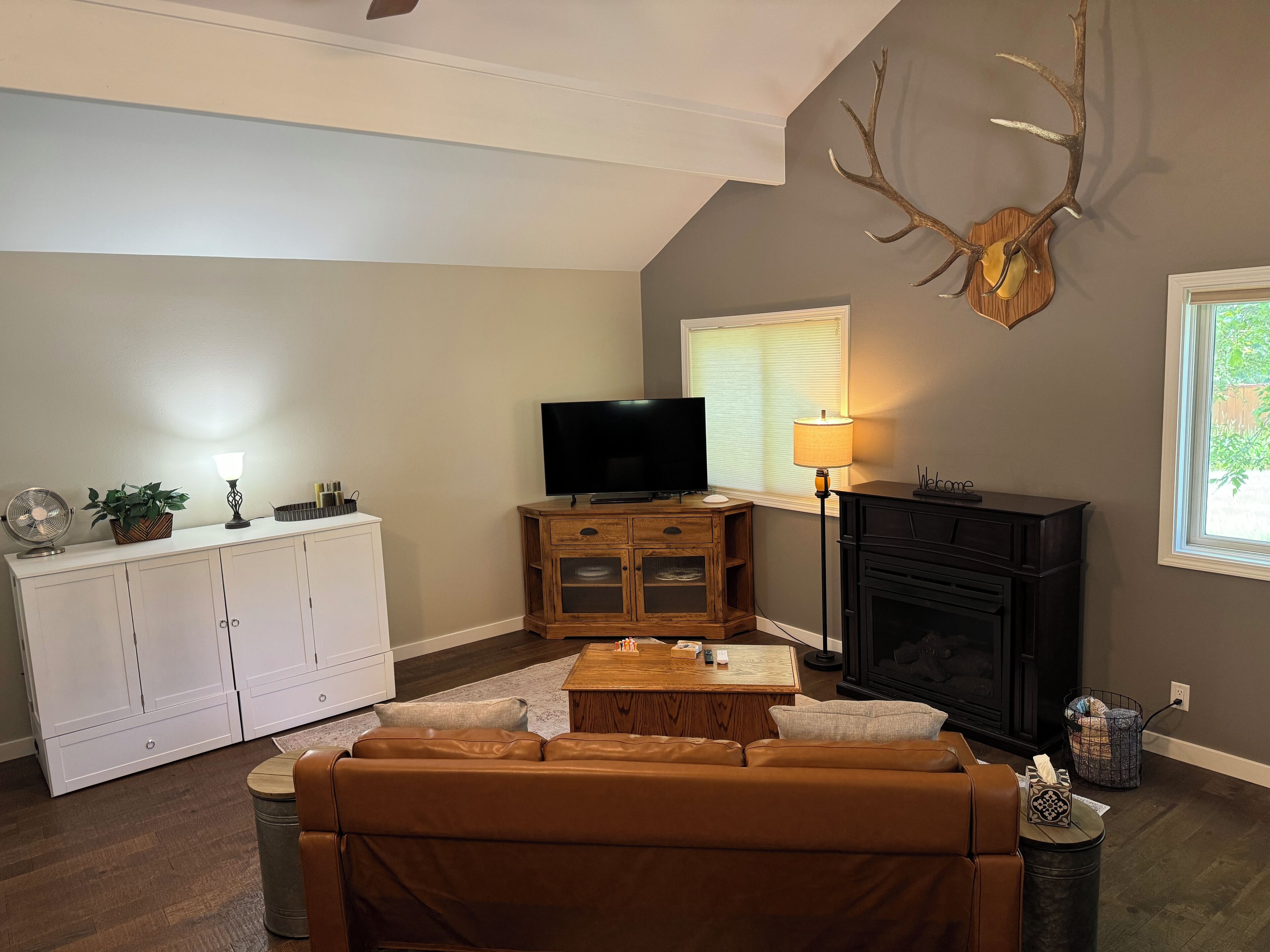 Private and Cozy Guesthouse!  Very Selective Booking! Sleeps 4!